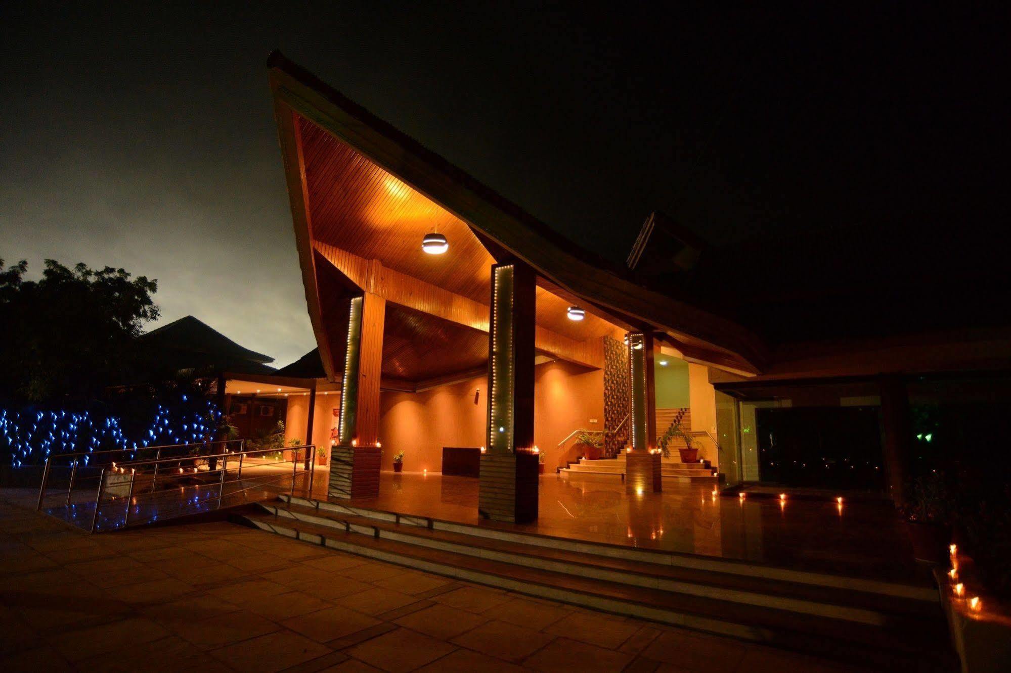 Palm Green Club Resort Jetalpur Экстерьер фото