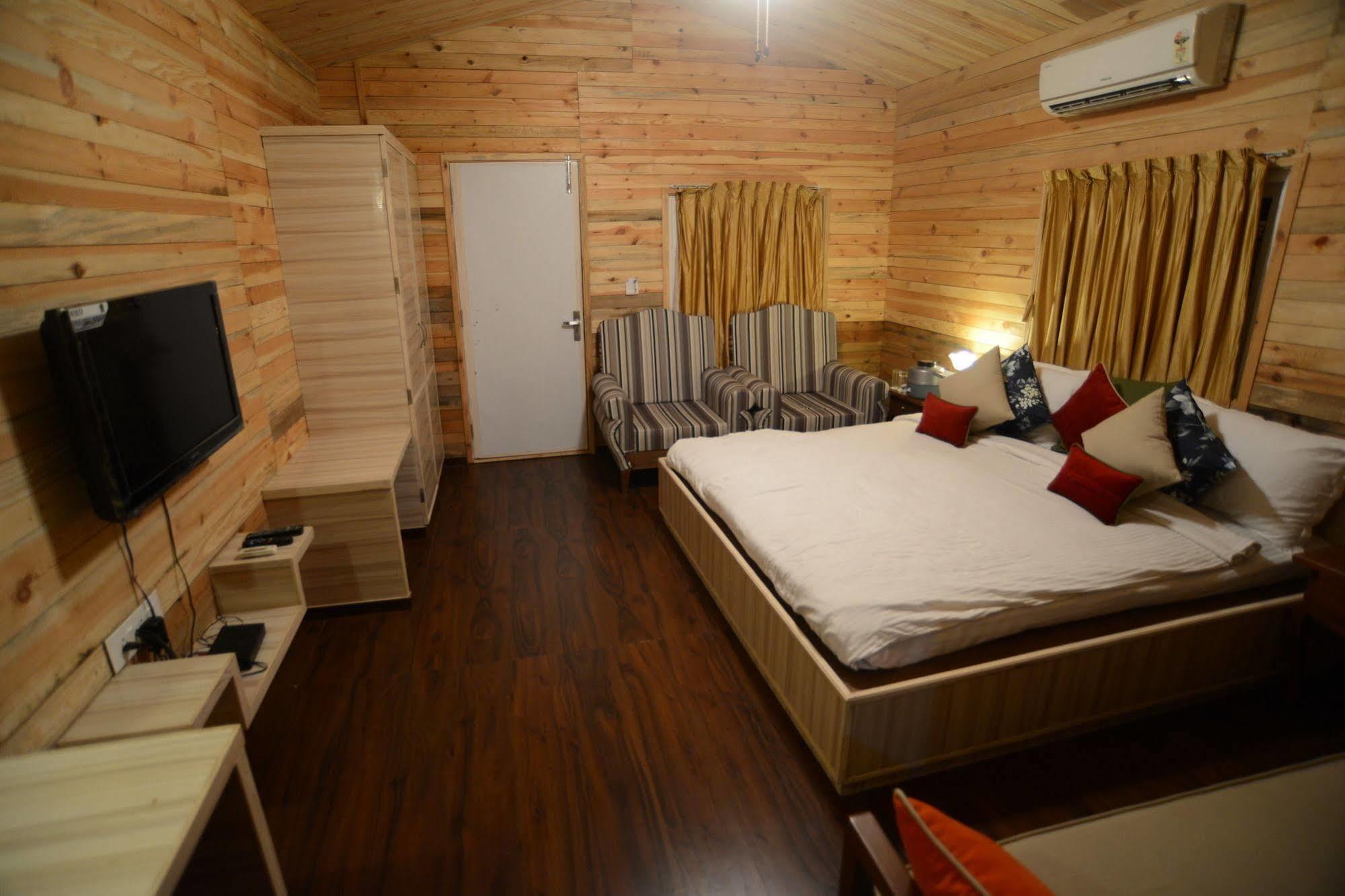 Palm Green Club Resort Jetalpur Экстерьер фото
