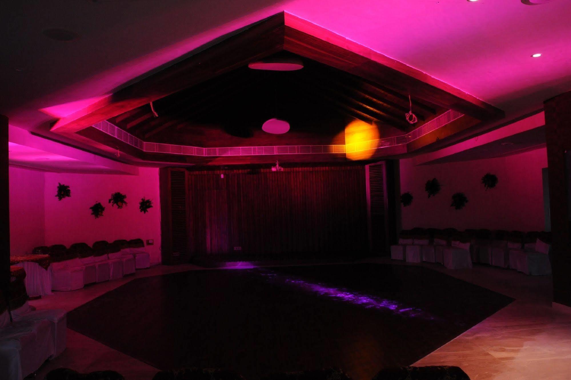 Palm Green Club Resort Jetalpur Экстерьер фото