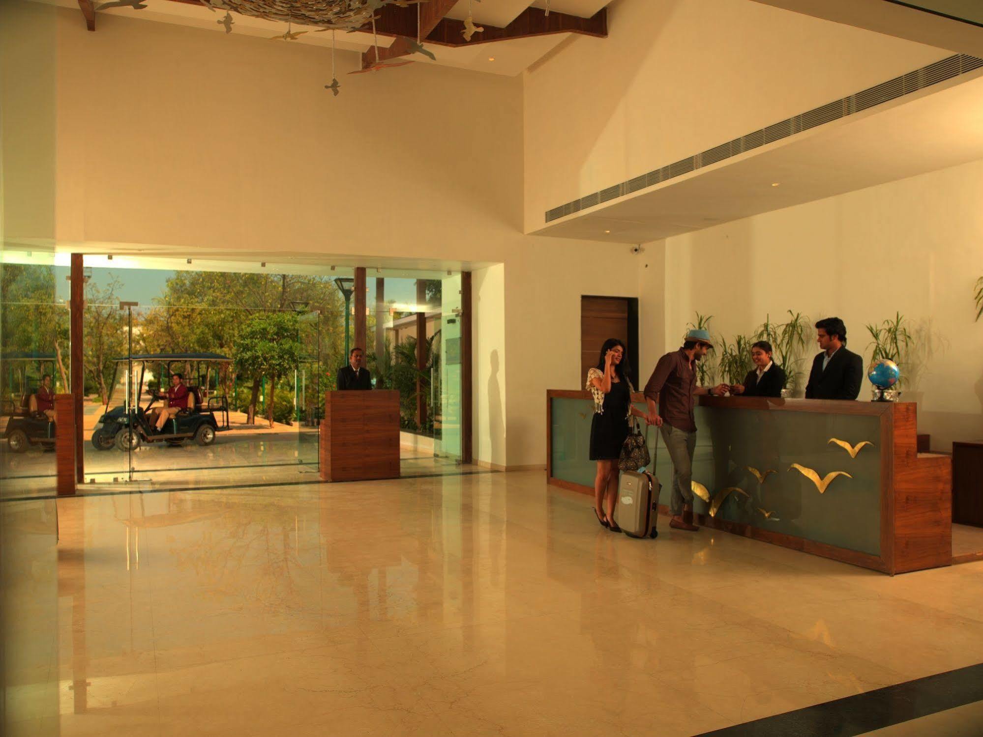 Palm Green Club Resort Jetalpur Экстерьер фото