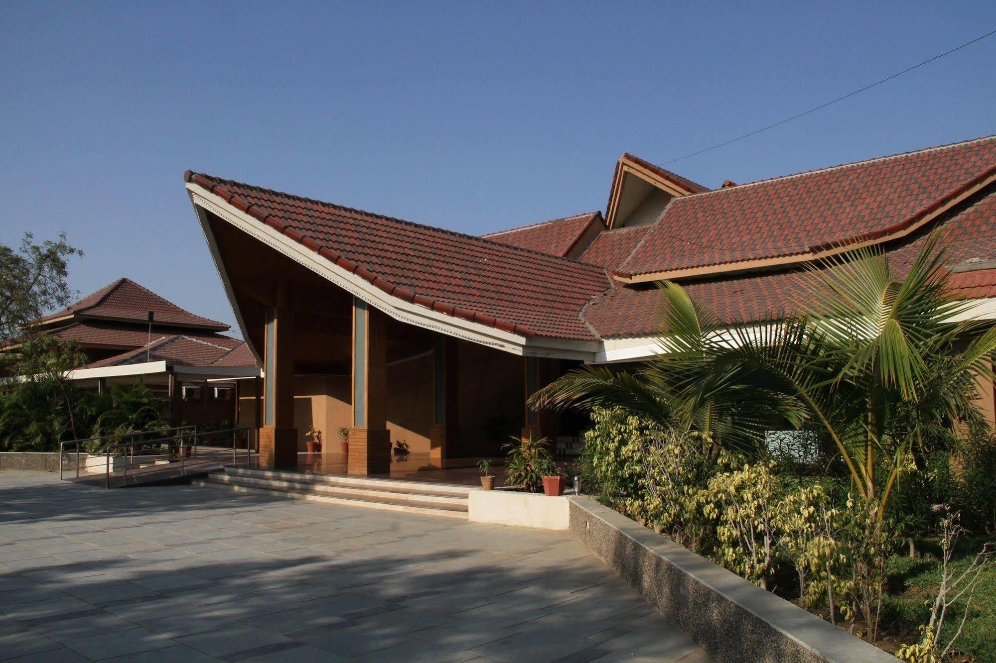Palm Green Club Resort Jetalpur Экстерьер фото