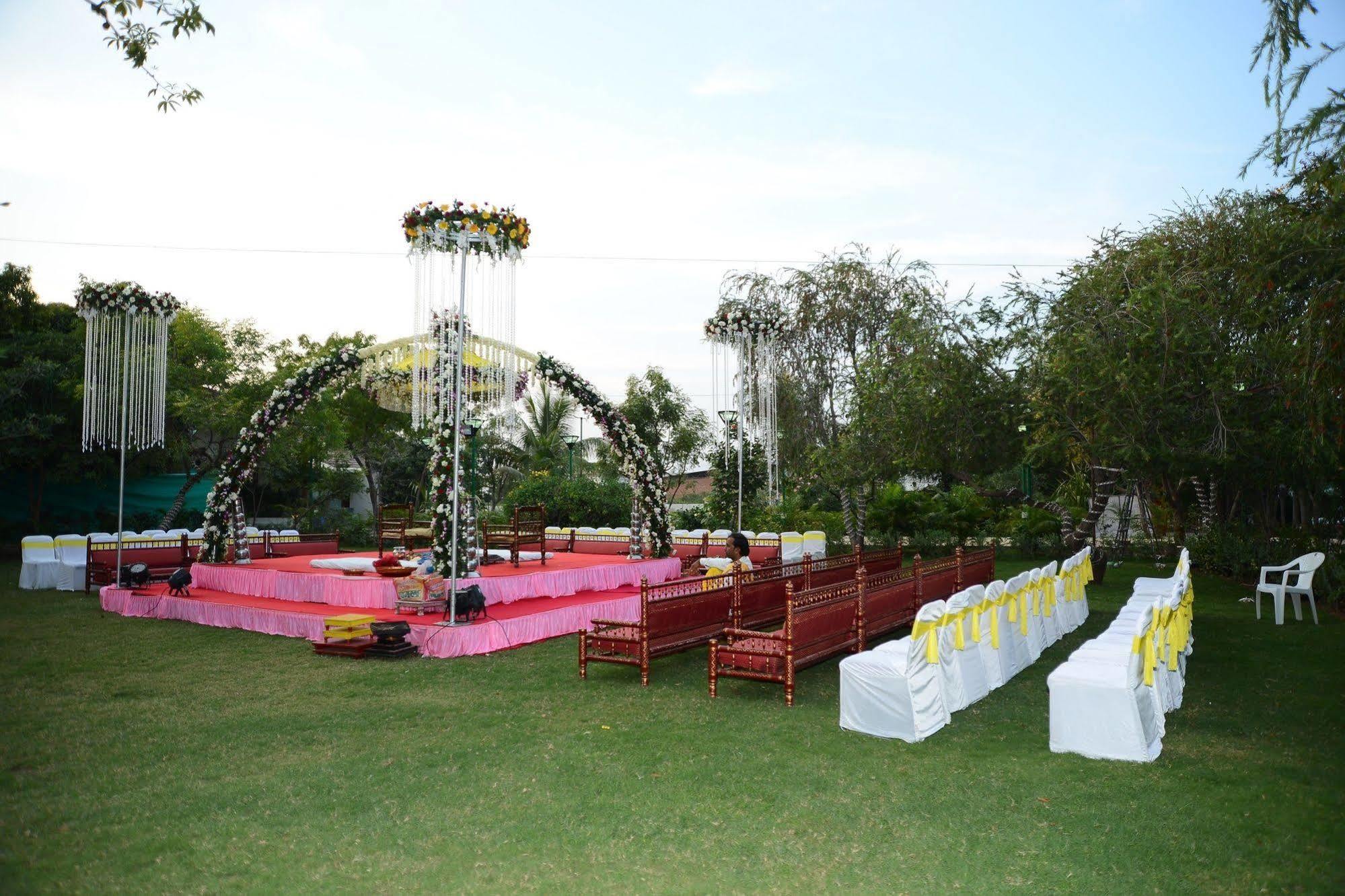 Palm Green Club Resort Jetalpur Экстерьер фото