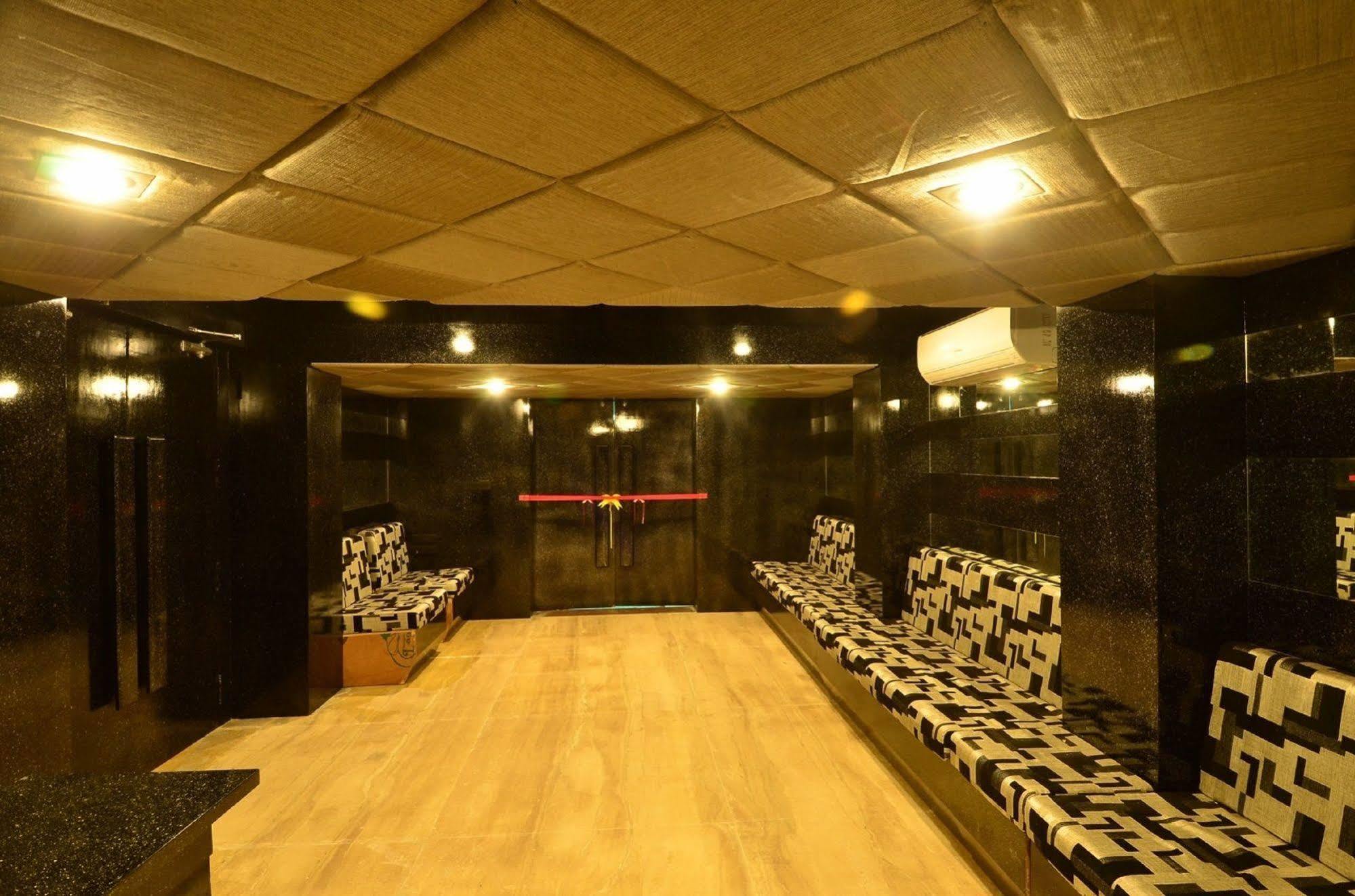Palm Green Club Resort Jetalpur Экстерьер фото